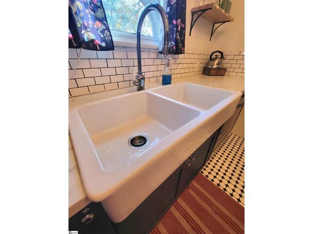 Photo of 210 E Fairview Avenue