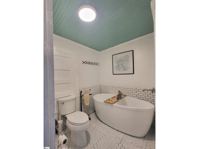 Photo of 210 E Fairview Avenue