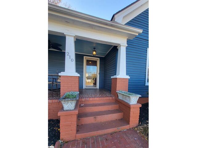 Photo of 210 E Fairview Avenue