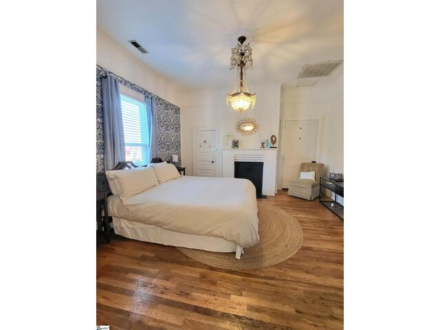 Photo of 210 E Fairview Avenue