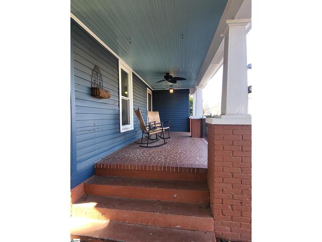 Photo of 210 E Fairview Avenue