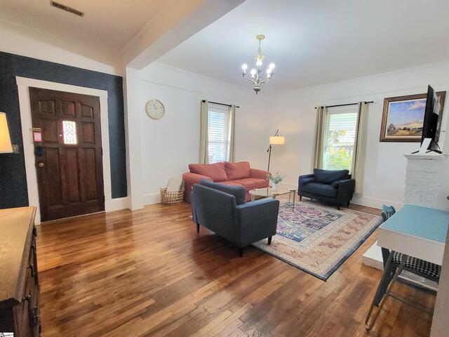 Photo of 210 E Fairview Avenue