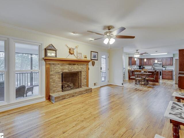 Photo of 206 W Killarney Lake