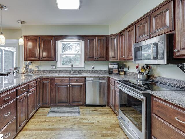 Photo of 206 W Killarney Lake