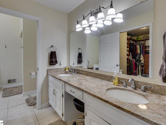 Photo of 206 W Killarney Lake