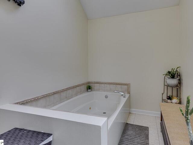 Photo of 206 W Killarney Lake