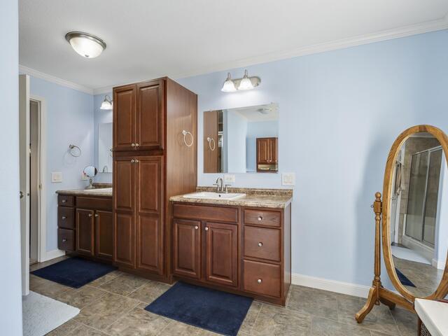 Photo of 332 Brookview Court