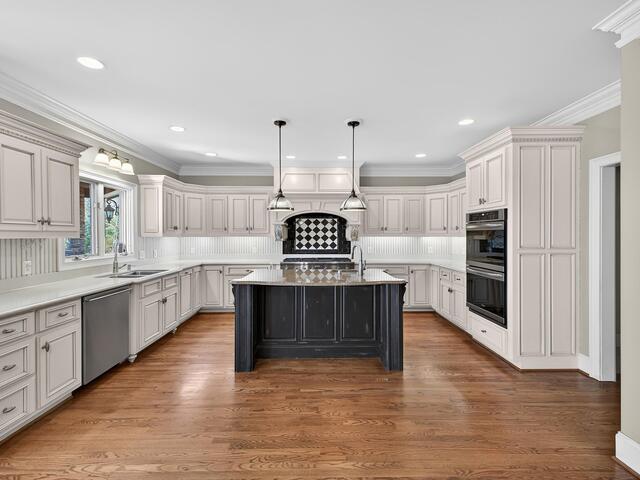 Photo of 42 Bateswood Drive