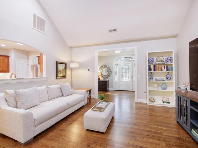 Photo of 531 Woodheights Way