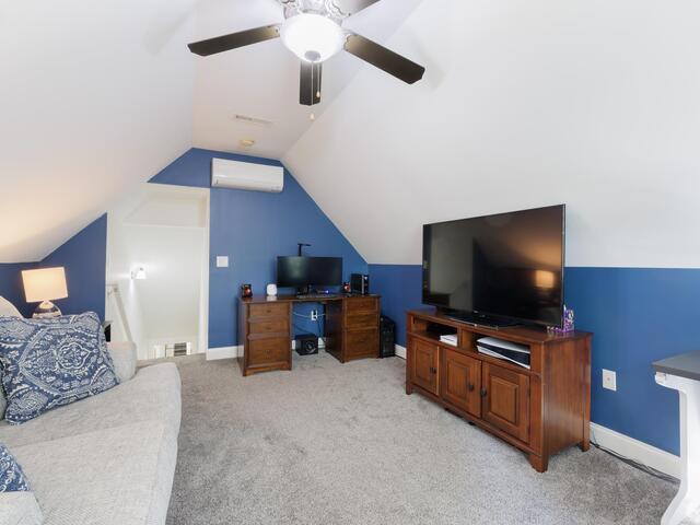 Photo of 531 Woodheights Way