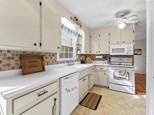 Photo of 605 W Lee Road