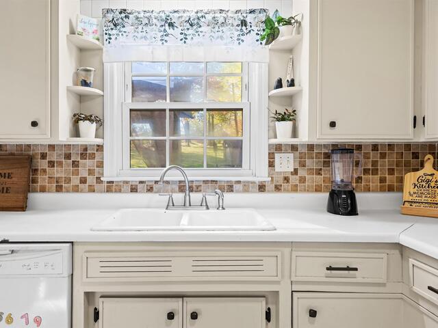 Photo of 605 W Lee Road