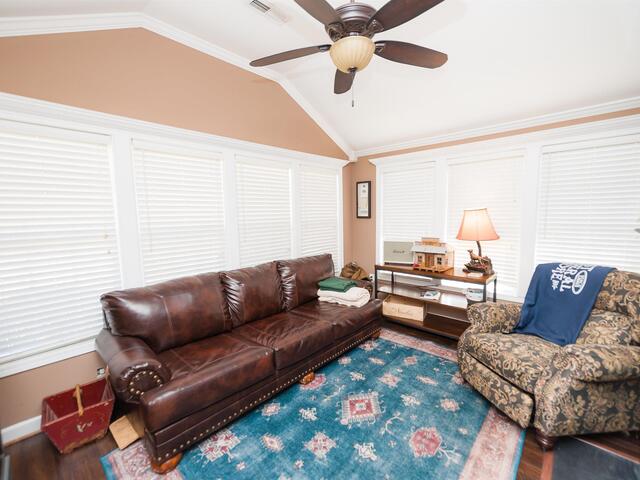 Photo of 423 Rexford Drive