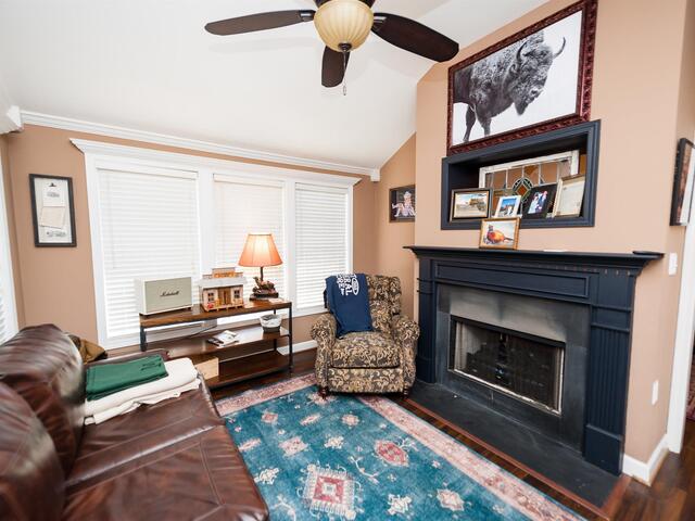 Photo of 423 Rexford Drive