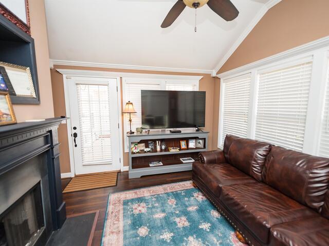 Photo of 423 Rexford Drive