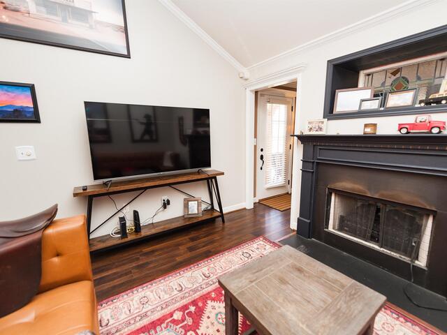 Photo of 423 Rexford Drive