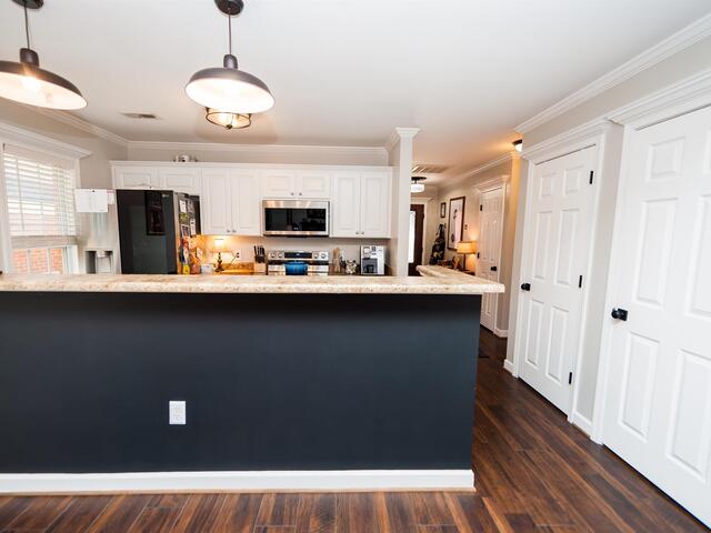 Photo of 423 Rexford Drive