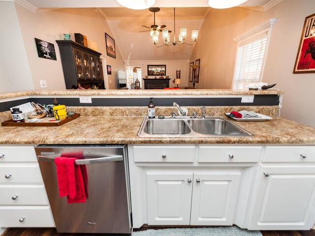 Photo of 423 Rexford Drive