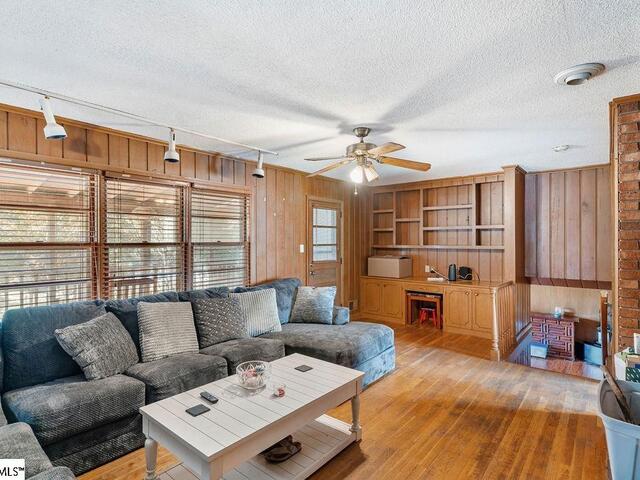 Photo of 524 Perrin Drive