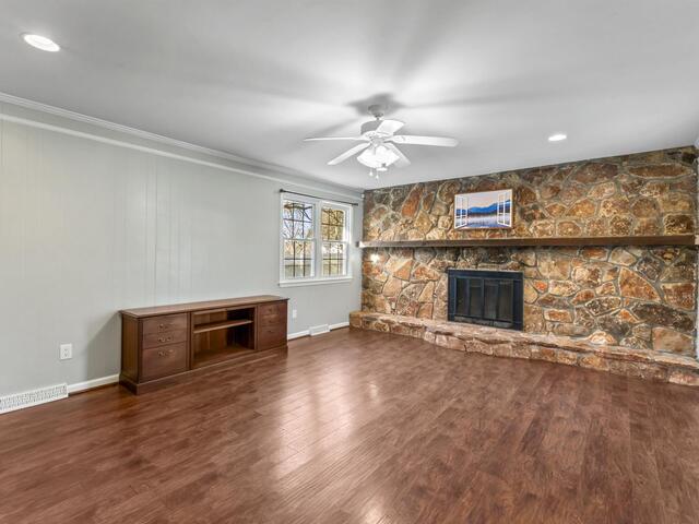 Photo of 304 Stonehaven Drive