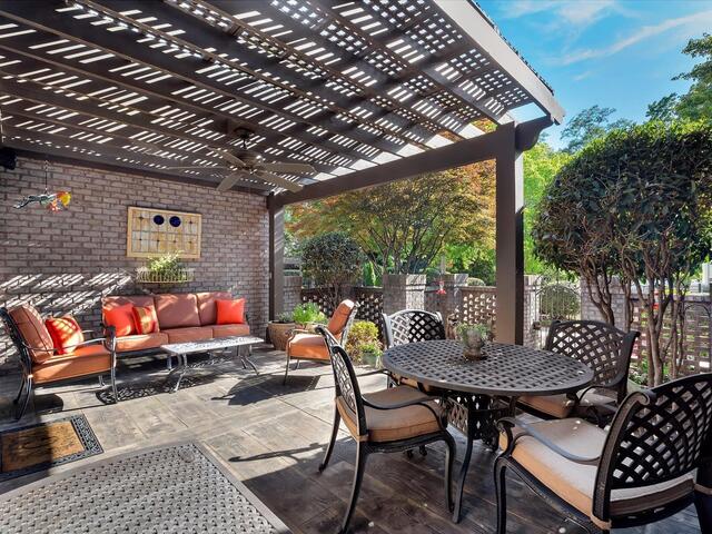 Photo of 10 Travertine Court