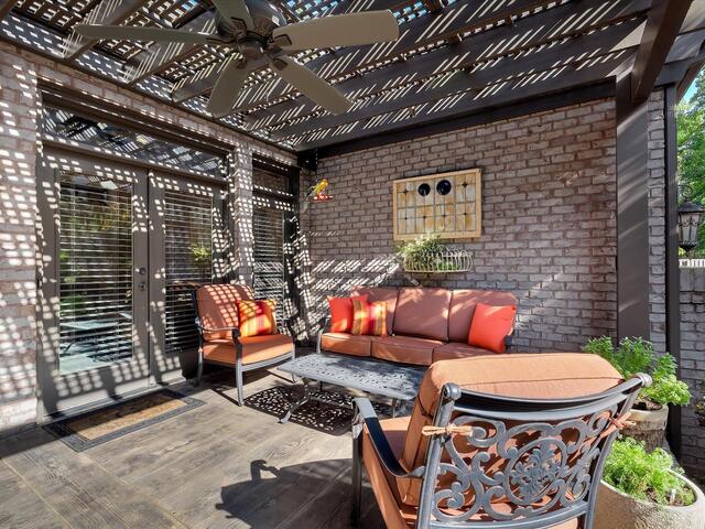 Photo of 10 Travertine Court
