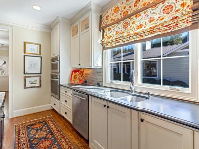 Photo of 26 Buist Avenue