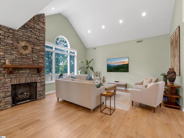 Photo of 15 Grosbeak Way