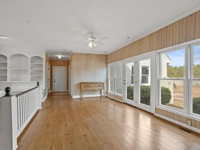 Photo of 414 Giggle Drive