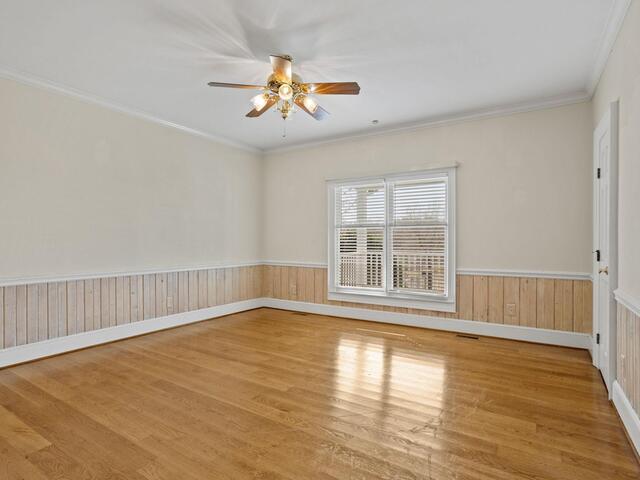 Photo of 414 Giggle Drive