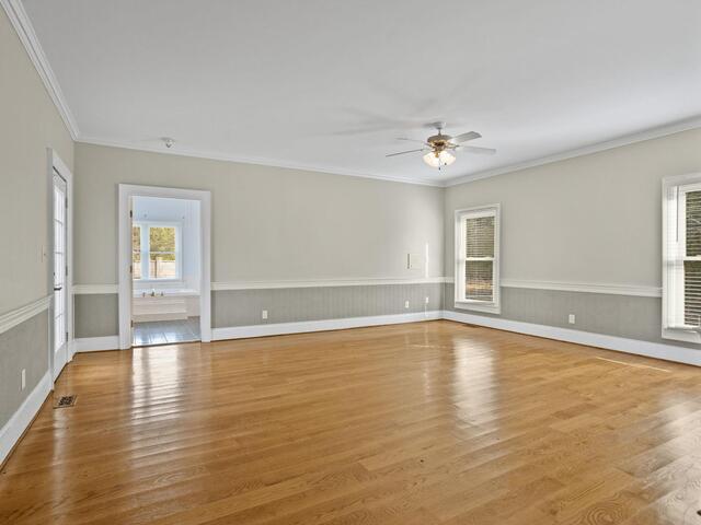 Photo of 414 Giggle Drive