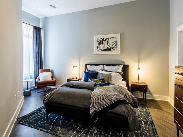 Photo of 212 E Broad