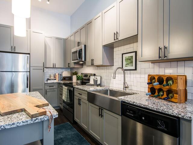 Photo of 212 E Broad