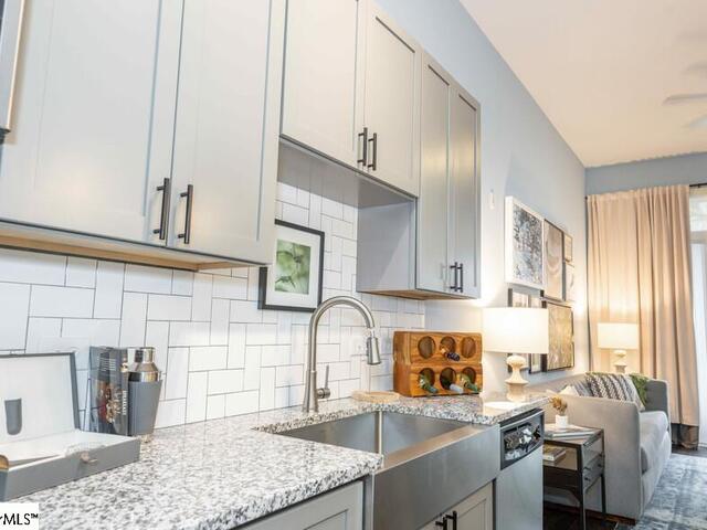 Photo of 212 E Broad