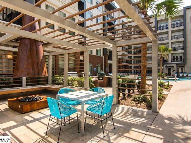 Photo of 212 E Broad