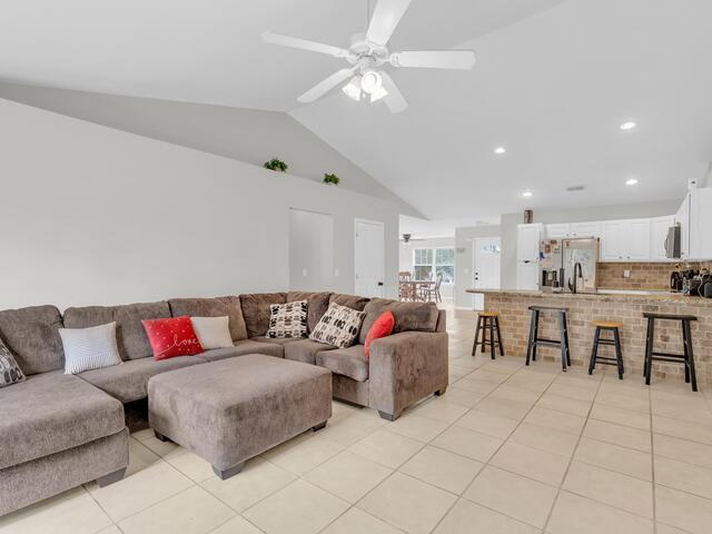 Photo of 129 Saint James Court