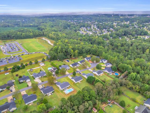 Photo of 129 Saint James Court