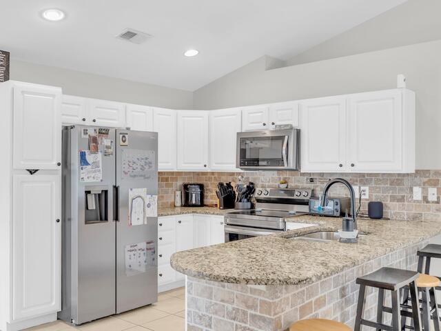 Photo of 129 Saint James Court