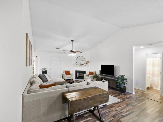 Photo of 687 Robinson Road