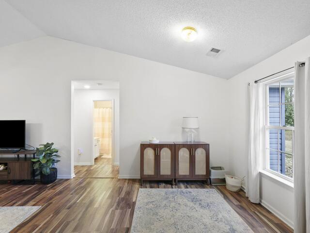 Photo of 687 Robinson Road