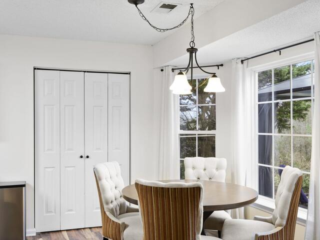 Photo of 687 Robinson Road