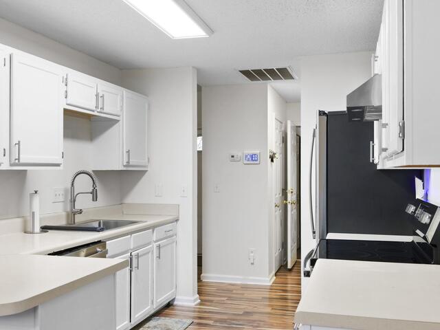 Photo of 687 Robinson Road