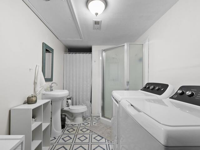 Photo of 687 Robinson Road