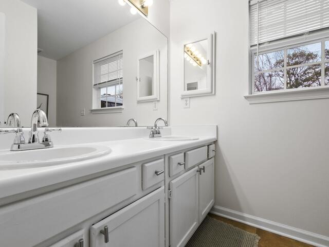 Photo of 687 Robinson Road