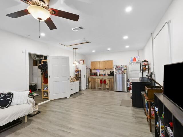 Photo of 687 Robinson Road