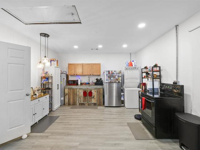 Photo of 687 Robinson Road