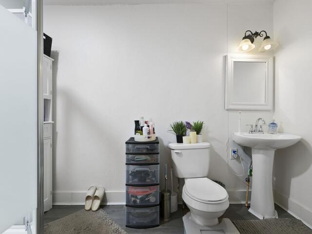 Photo of 687 Robinson Road