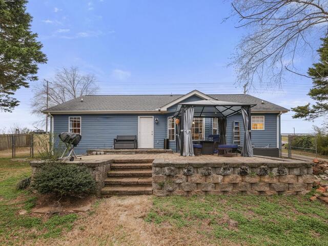 Photo of 687 Robinson Road