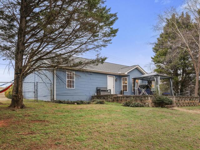 Photo of 687 Robinson Road