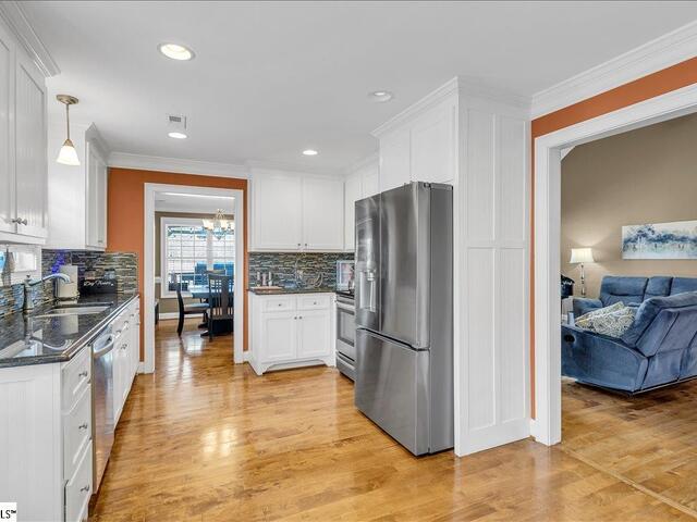 Photo of 14 Manorwood Court